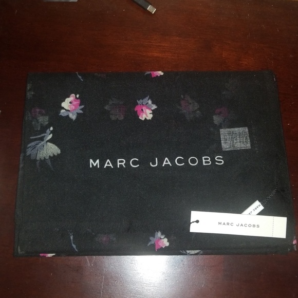 Marc Jacobs cashmere scarf - Picture 1 of 2